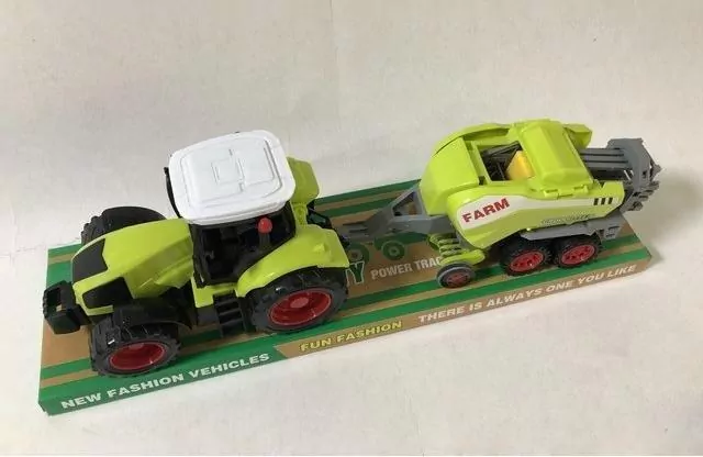 Traktor z maszyną rolniczą - tantis.pl