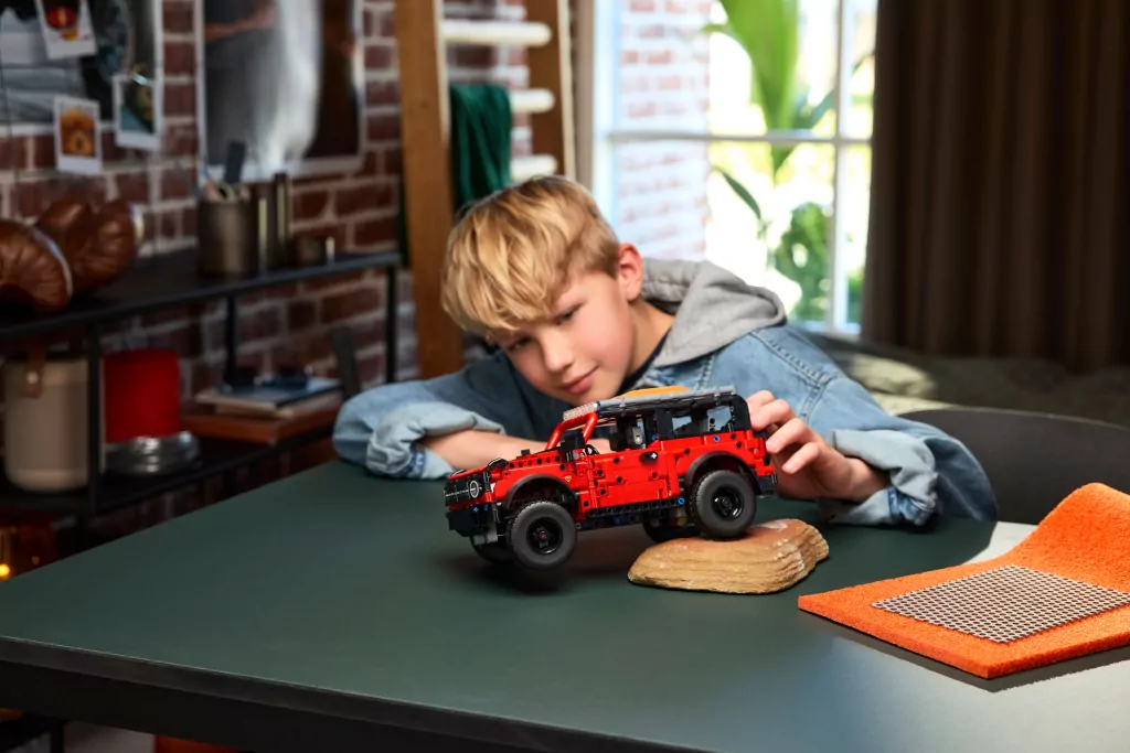 LEGO® SUV Ford Bronco® 42213 - tantis.pl