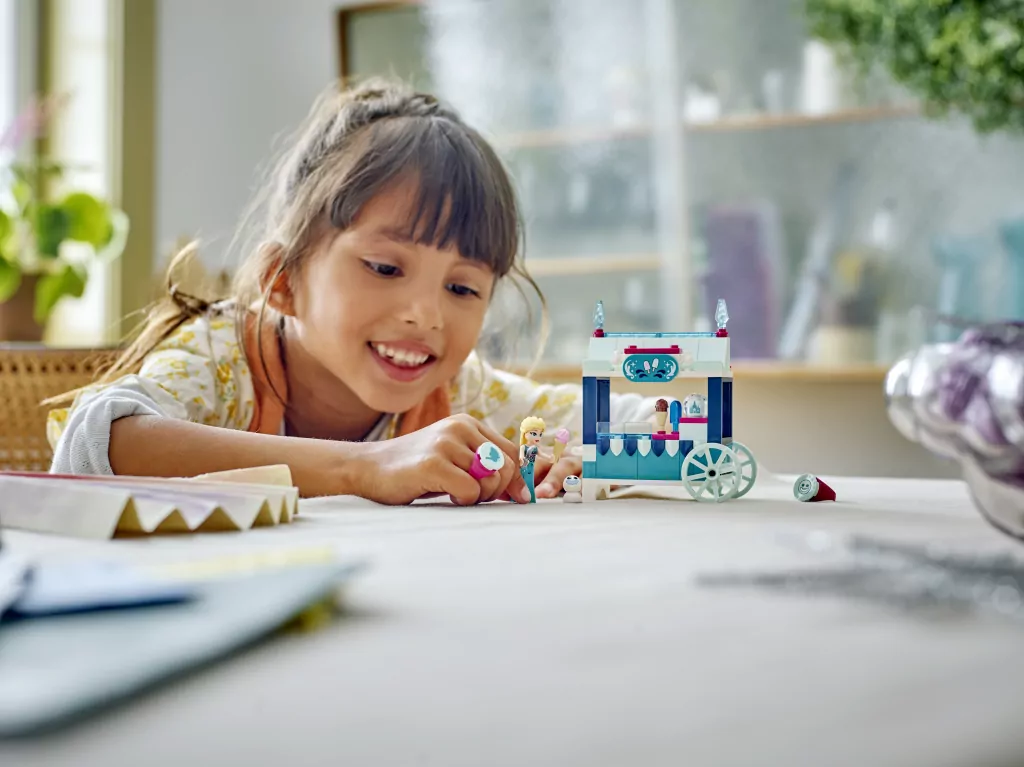 LEGO® Disney Kraina Lodu. Mrożone smakołyki Elzy 43234 - tantis.pl
