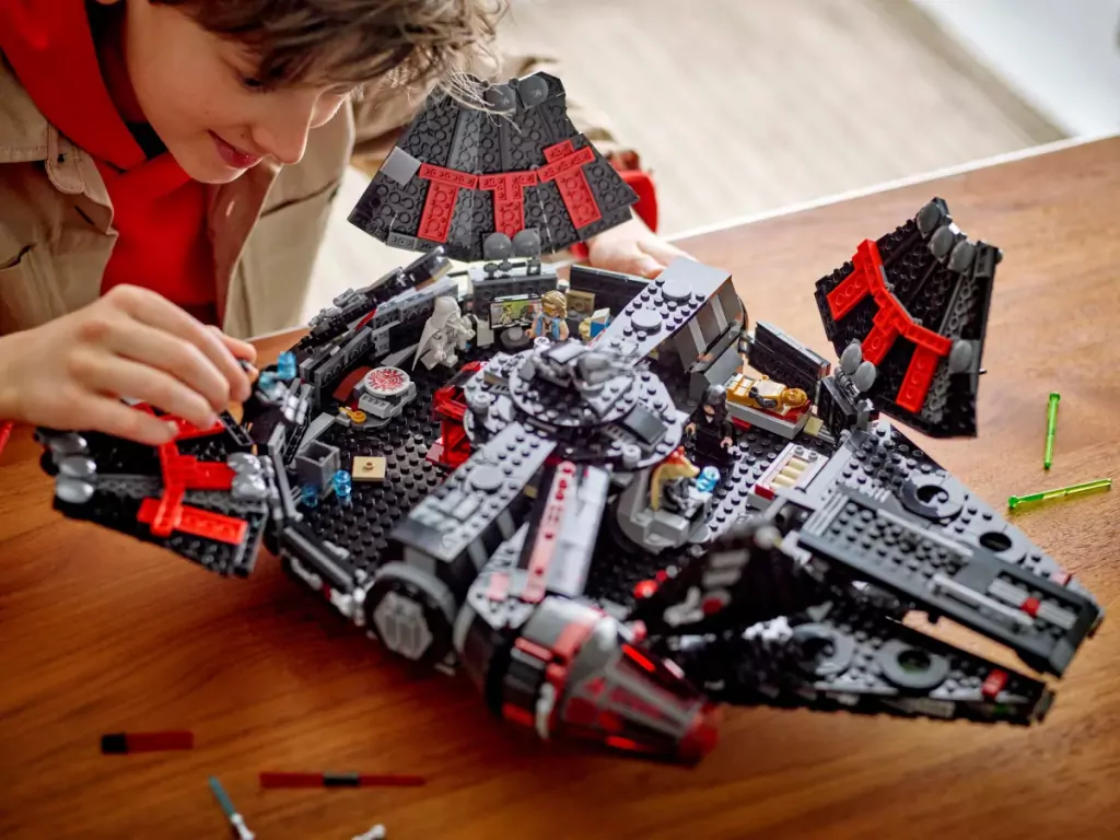 LEGO® Star Wars. Mroczny Sokół Millennium 75389 - tantis.pl