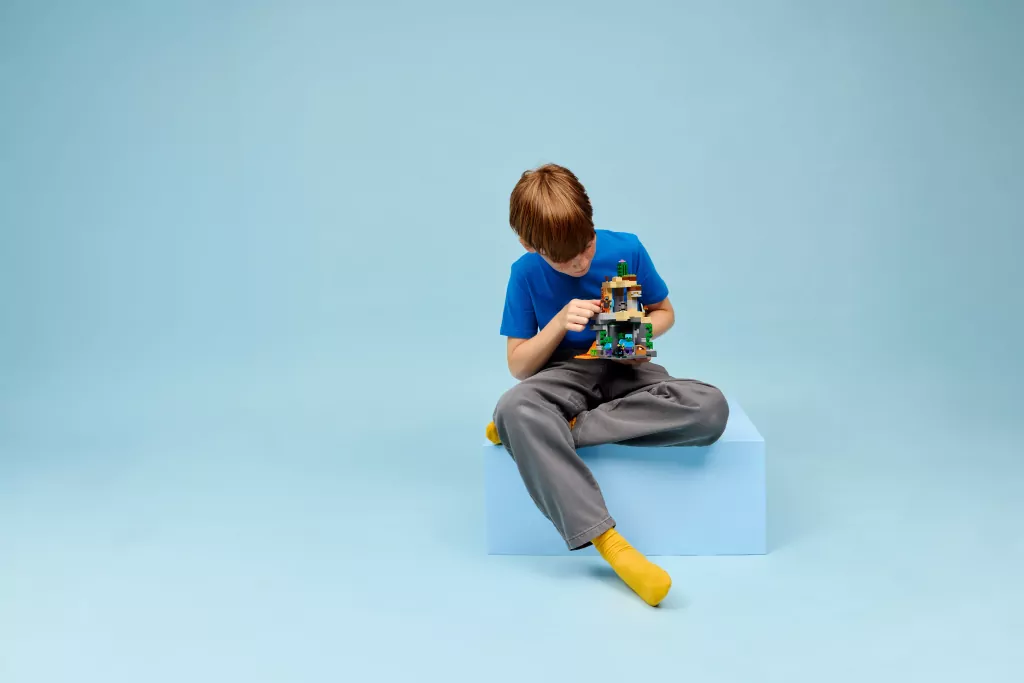 LEGO® Minecraft. Loch zombie 21587 - tantis.pl