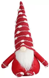 Skrzat z czapką w kropki czerwony