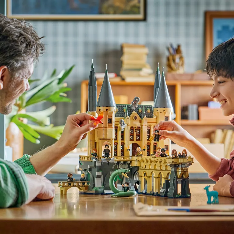 LEGO® Zamek Hogwart™: Wschodnie skrzydło 76473 - tantis.pl
