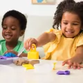 Kinetic Sand - Piasek kinetyczny Zamek - tantis.pl