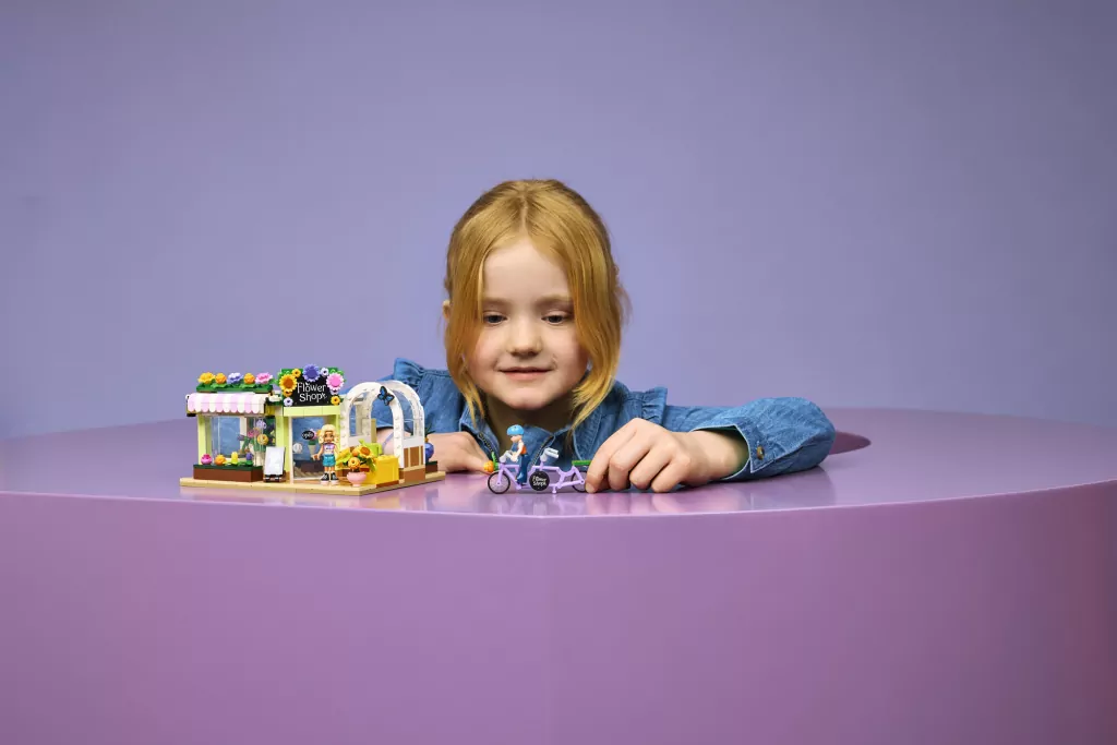 LEGO® Kreatywna kwiaciarnia 42693 - tantis.pl
