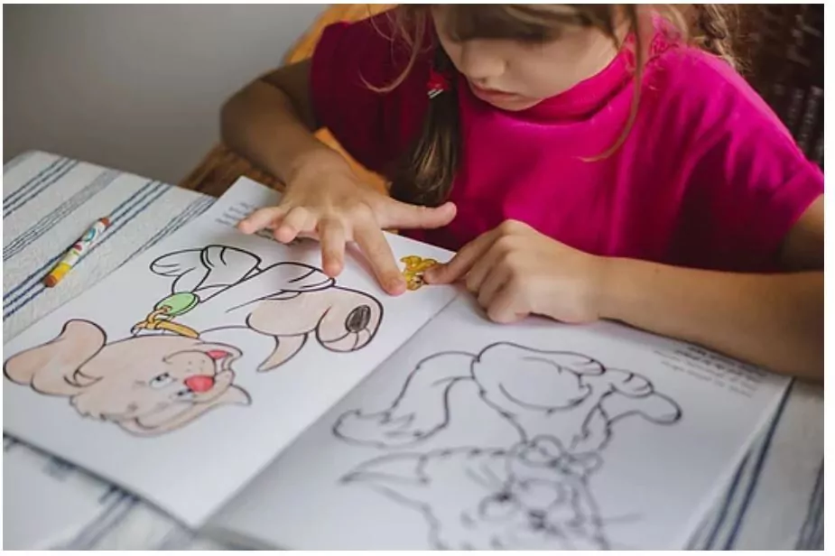 Zwierzaki. Koloruję i naklejam - tantis.pl