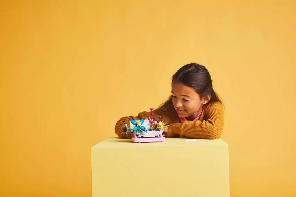 LEGO® Maszyna do pisania z kwiatami 31169 - tantis.pl