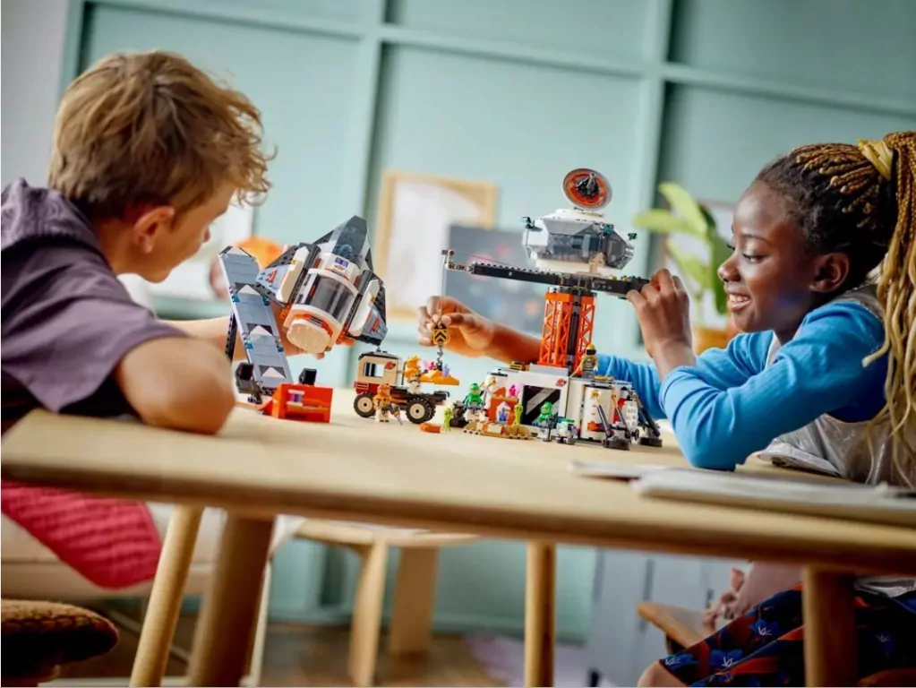 LEGO® City. Stacja kosmiczna i stanowisko startowe rakiety 60434 - tantis.pl
