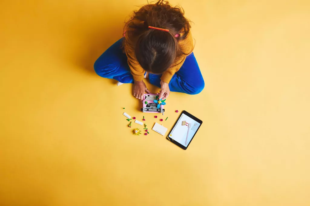 LEGO® Maszyna do pisania z kwiatami 31169 - tantis.pl