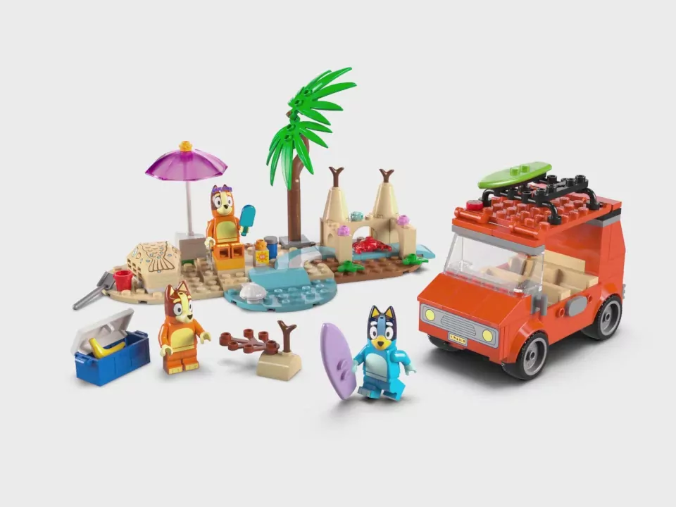 LEGO® Bluey. Blue i rodzinna wycieczka samochodem. 11202 - tantis.pl