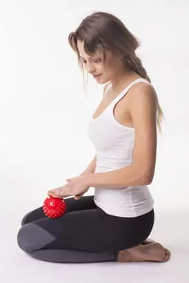 Piłka sensoryczna do masażu i rehabilitacji 9 cm niebieska - tantis.pl