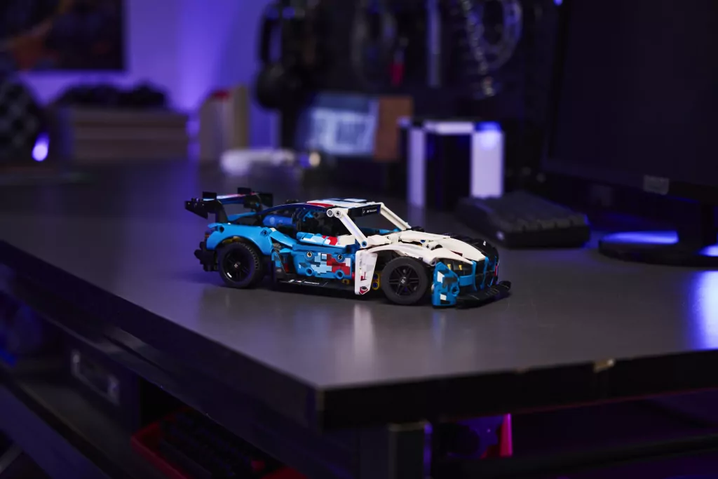 LEGO® Samochód wyścigowy BMW M4 GT3 EVO 42226 - tantis.pl