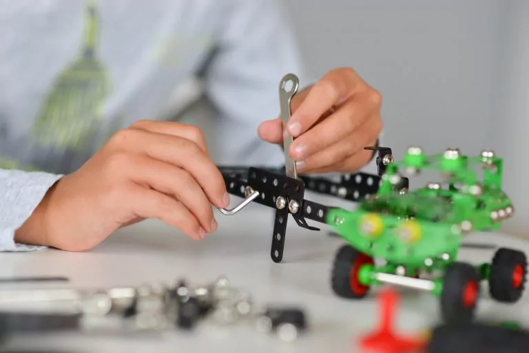 Mały Konstruktor - Fred 8+ - tantis.pl