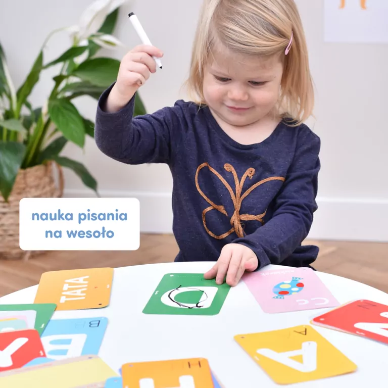 CzuCzu. Poznaję litery. Zabawy edukacyjne z pisakiem zmazywakiem 3+ - tantis.pl