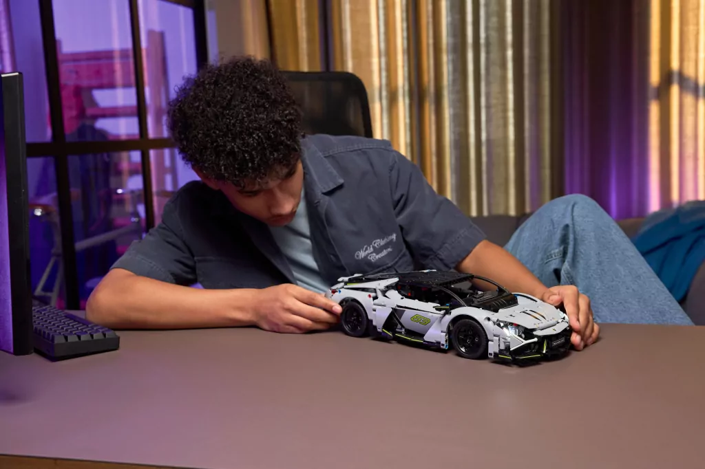 LEGO® Supersamochód Lamborghini Revuelto 42214 - tantis.pl