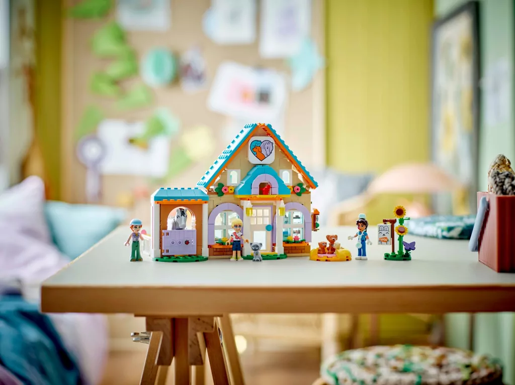 LEGO® Koń i lecznica dla zwierząt 42651 - tantis.pl