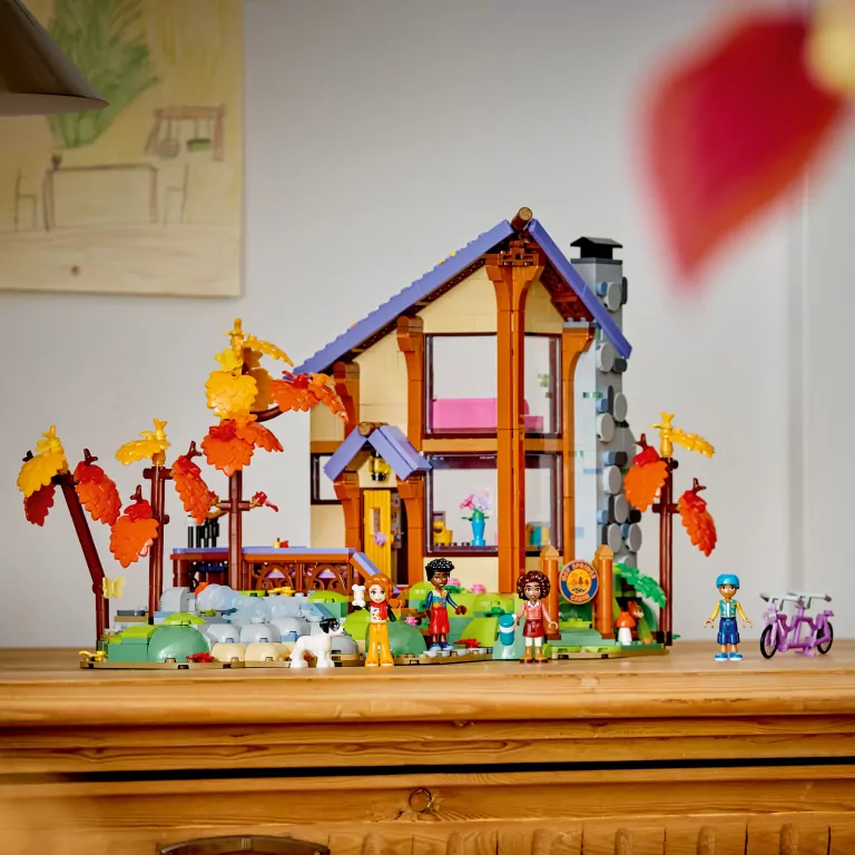 LEGO® Jesienna leśna chatka 42705 - tantis.pl
