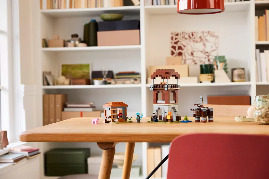 LEGO® Minecraft. Kryjówka rozbójników i dewastatorów 21278 - tantis.pl