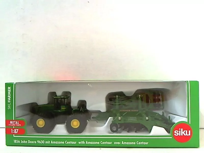 Traktor z rozrzutnikiem. John Deere - tantis.pl