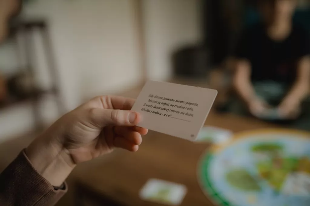 Rok na okrągło. Gra obserwacyjna - tantis.pl