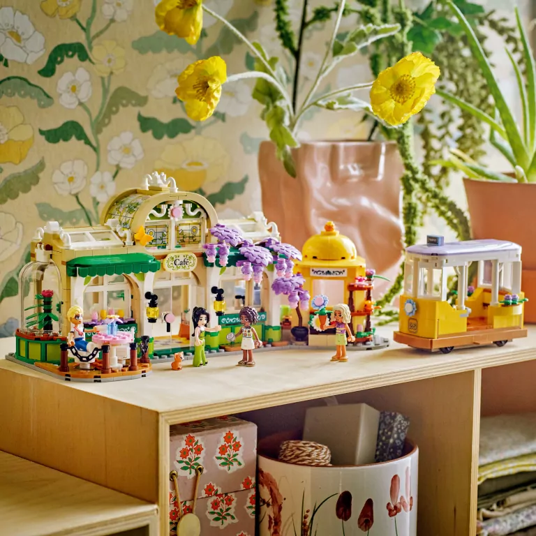 LEGO® Friends. Zielona kawiarnia i kwiaciarnia 42671 - tantis.pl