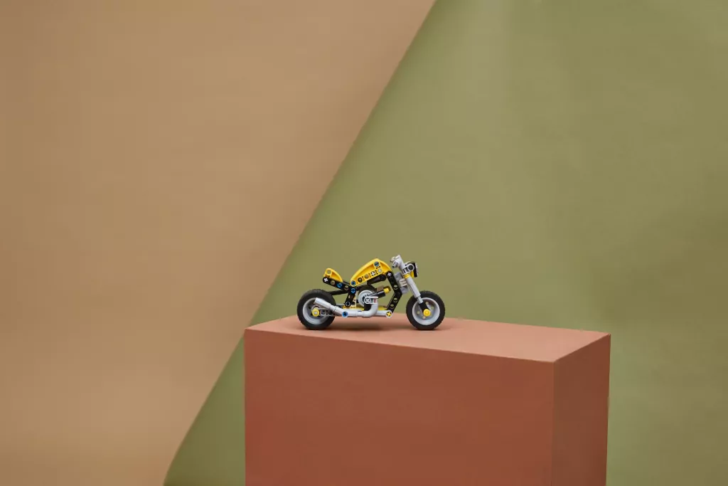 LEGO® Żółty motocykl 42225 - tantis.pl