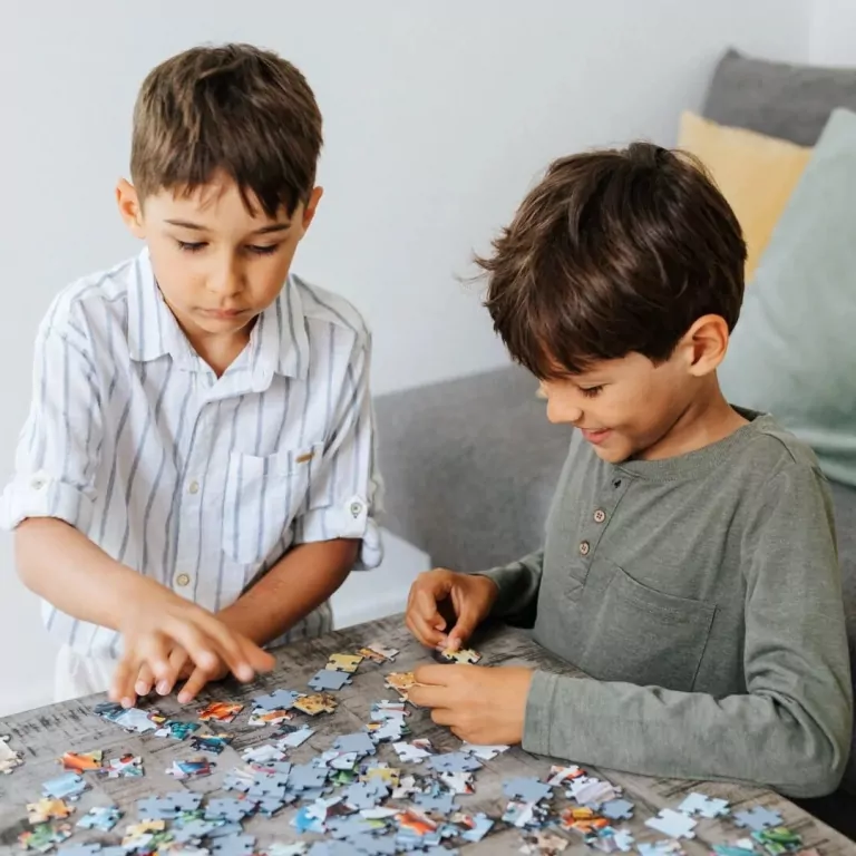 Trefl. Puzzle 100. Straszni przyjaciele - tantis.pl