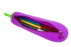 Nebulo. Piórnik silikonowy w kształcie bakłażana