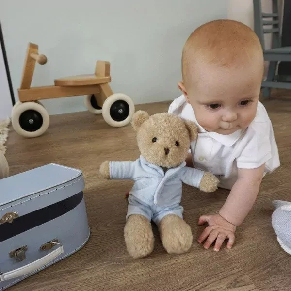 Miś Morris z ubrankami w walizce - tantis.pl