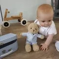 Miś Morris z ubrankami w walizce - tantis.pl