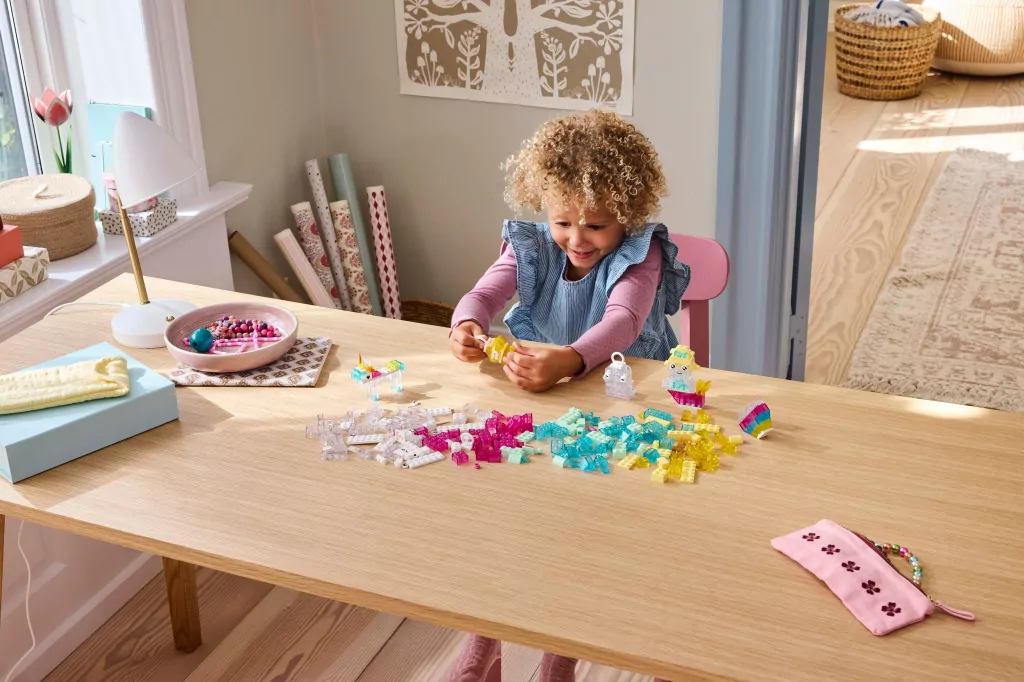 LEGO® Classic. Magiczny zestaw z przezroczystymi klockami 11040 - tantis.pl