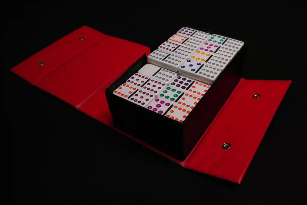 Domino Kolorowe. 91 szt. Etui - tantis.pl