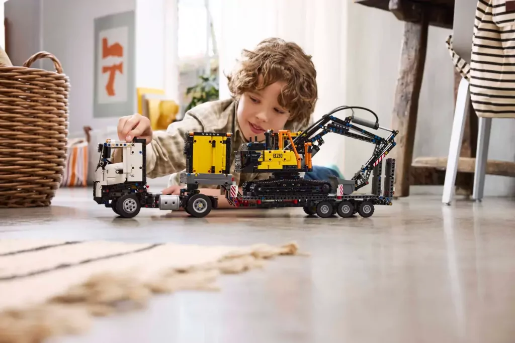 LEGO® Technic. Ciężarówka Volvo FMX i koparka EC230 Electric 42175 - tantis.pl