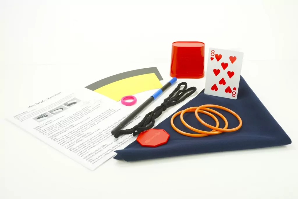 Mały Magik 18 trików ABINO - tantis.pl