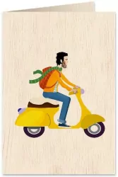 Karnet drewniany C6 + koperta. Mężczyzna skuter