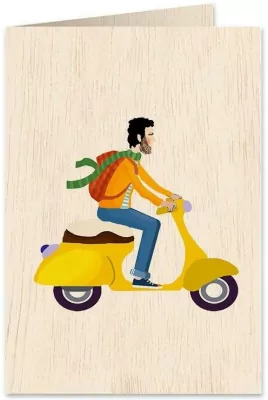 Karnet drewniany C6 + koperta. Mężczyzna skuter