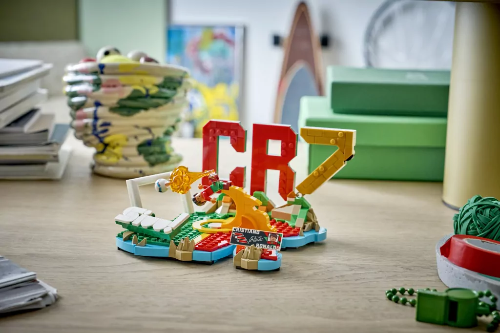 LEGO® Cristiano Ronaldo — piłkarskie momenty 43012 - tantis.pl