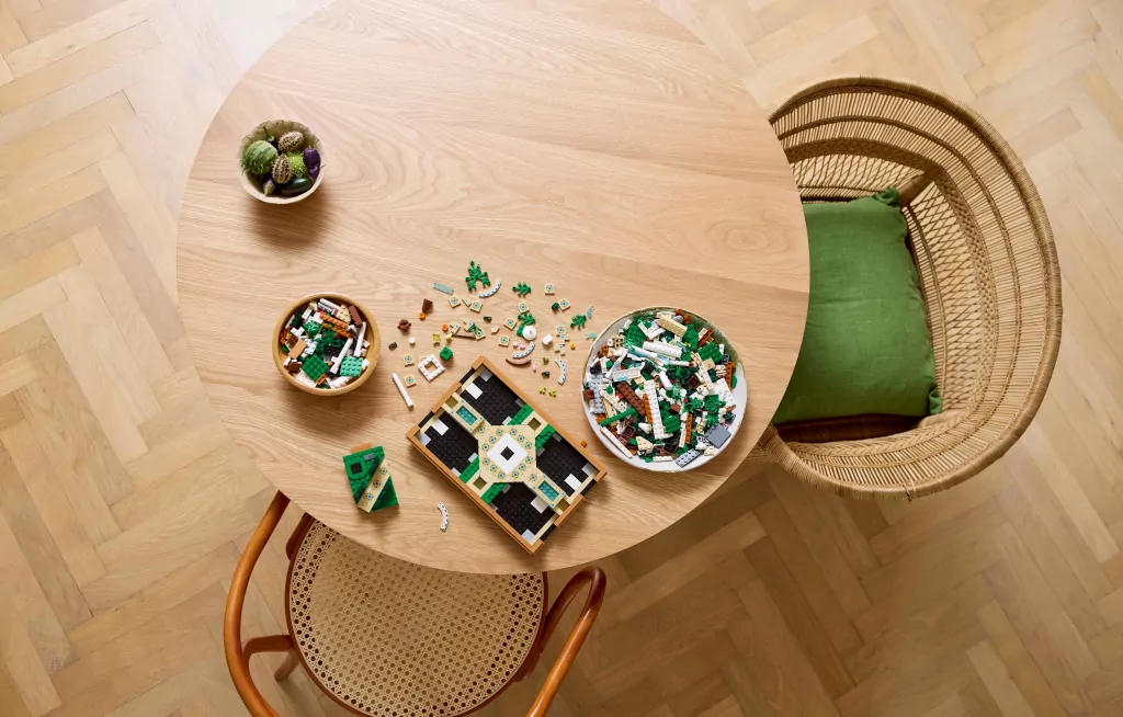 LEGO® Fontanna w ogrodzie 10359 - tantis.pl