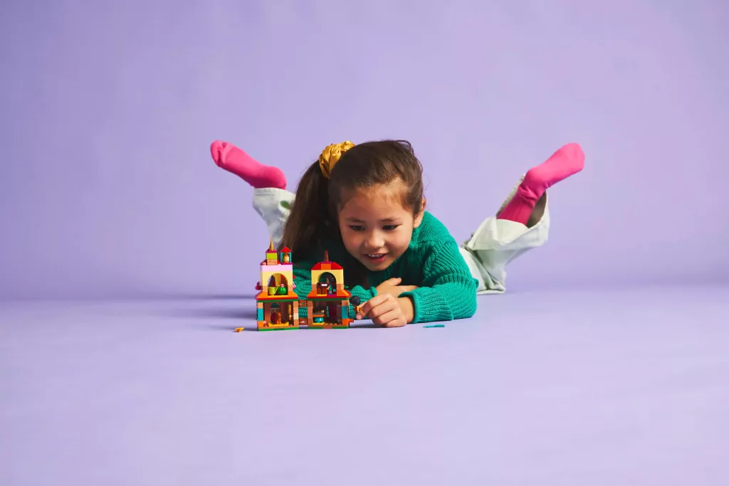 LEGO® Nasze magiczne Encanto — Minidom 43261 - tantis.pl