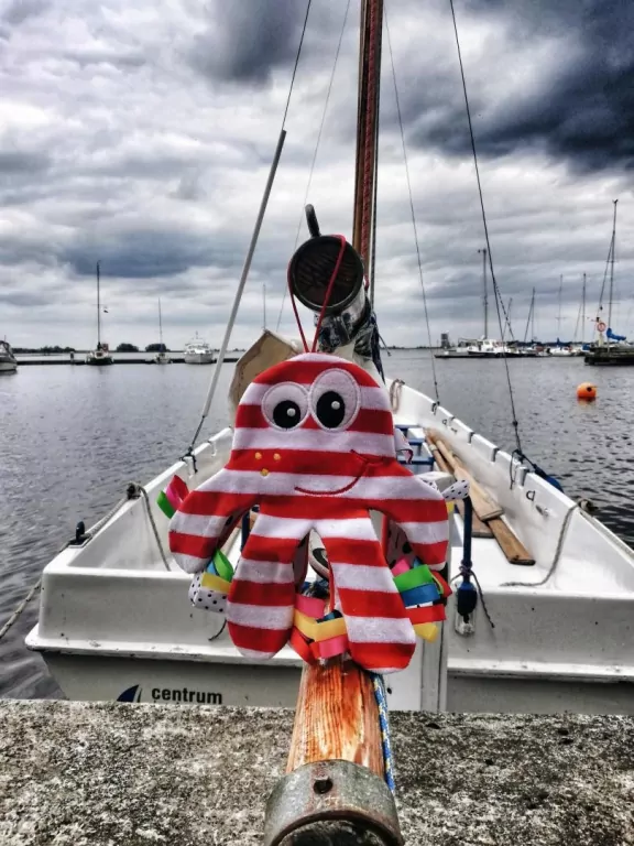 Szeleszcząca ośmiornica. Zabawka sensoryczna - tantis.pl