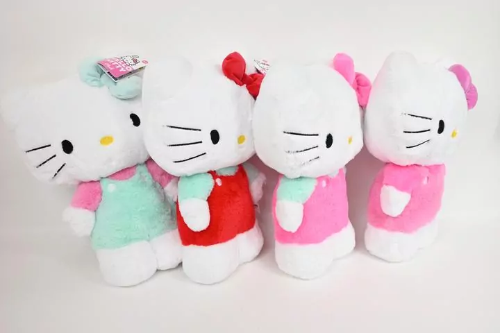Hello Kitty Fluffy Plusz Czerwona 40cm - tantis.pl