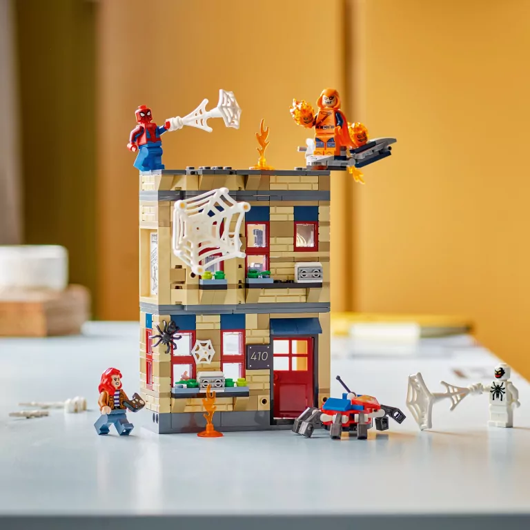 LEGO® Super Mario.  Mario Kart™ — Interaktywna figurka LEGO® Mario™ i Standard Kart 72043 - tantis.pl