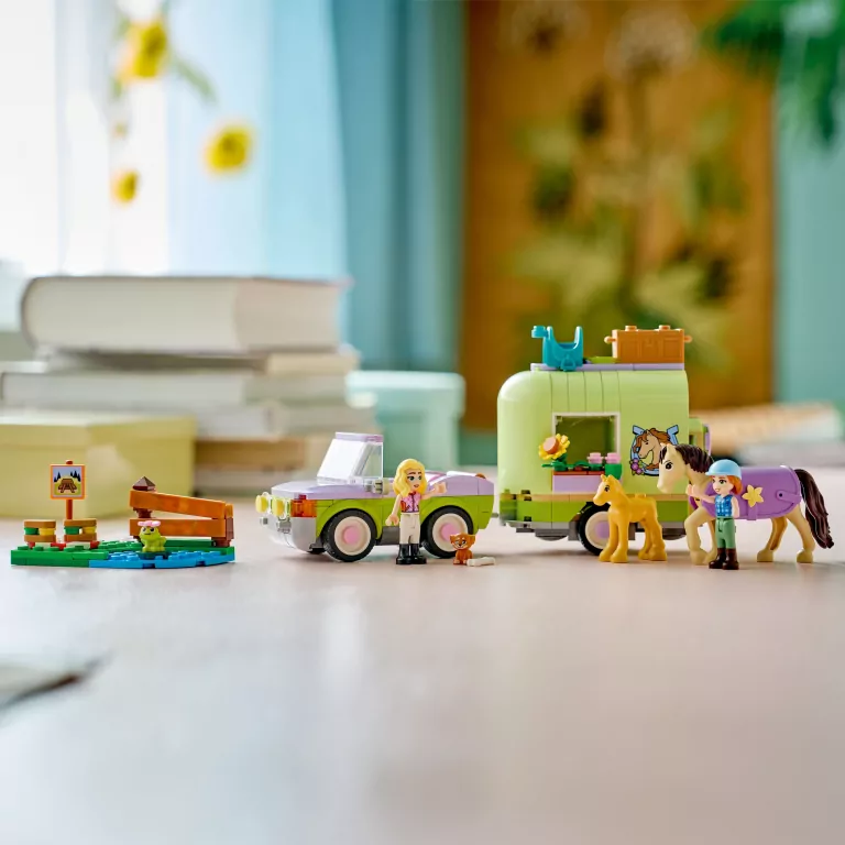 LEGO® Friends. Przyczepa z koniem 42695 - tantis.pl
