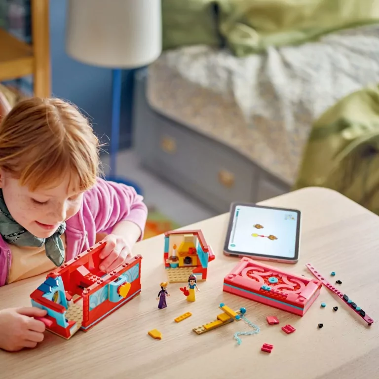 LEGO® Disney. Szkatułka na biżuterię z Królewną Śnieżką. 43276 - tantis.pl