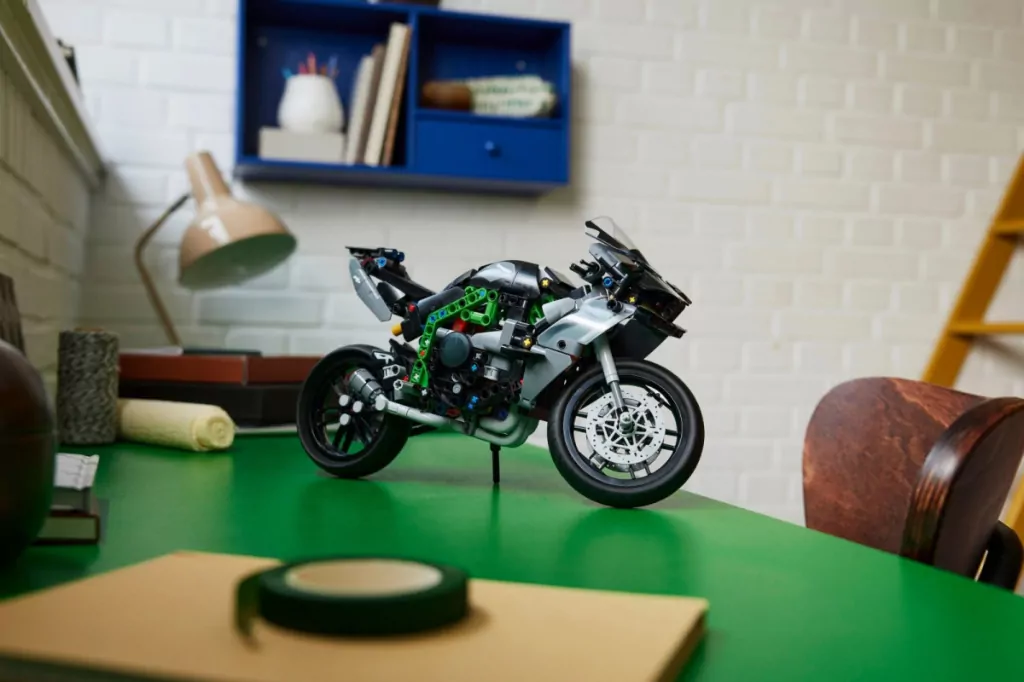 LEGO® Technic. Motocykl Kawasaki Ninja H2R 42170 - tantis.pl
