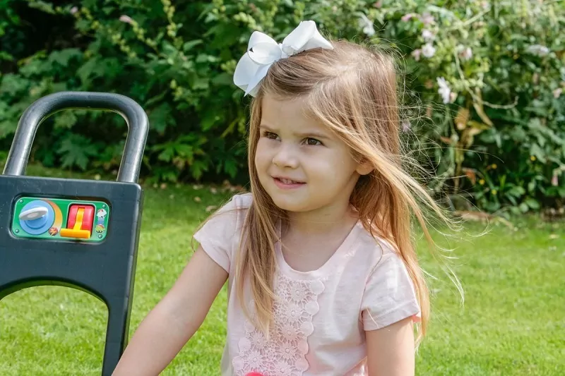 Chodzik pchacz Kosiarka. Little tikes - tantis.pl
