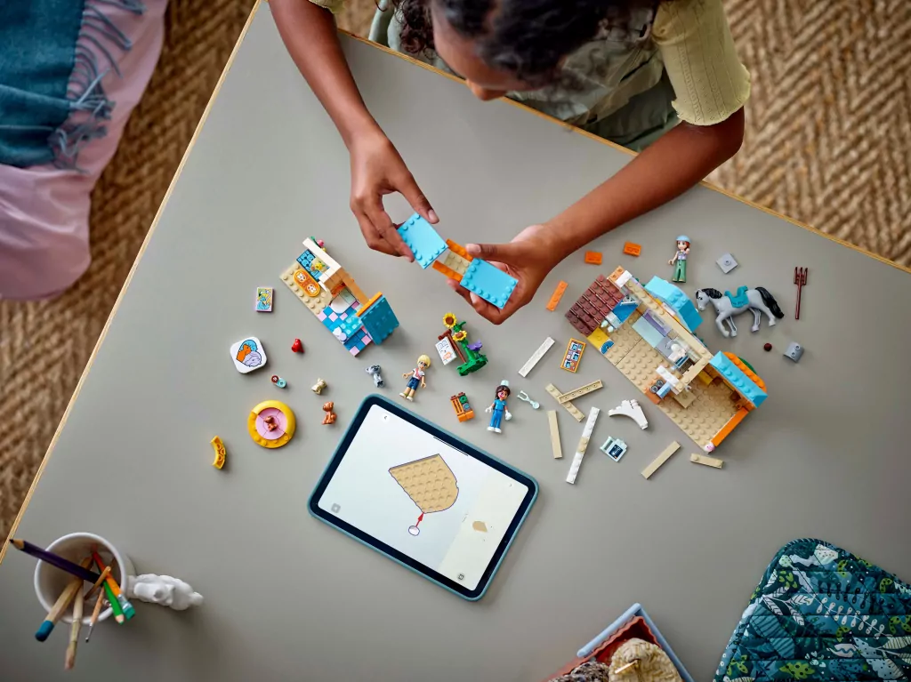 LEGO® Koń i lecznica dla zwierząt 42651 - tantis.pl