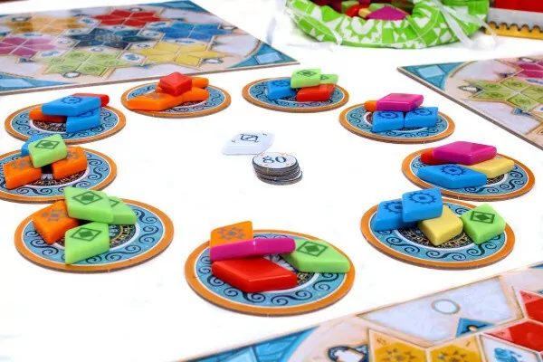 Azul. Letni pawilon. Gra Michaela Kieslinga - tantis.pl