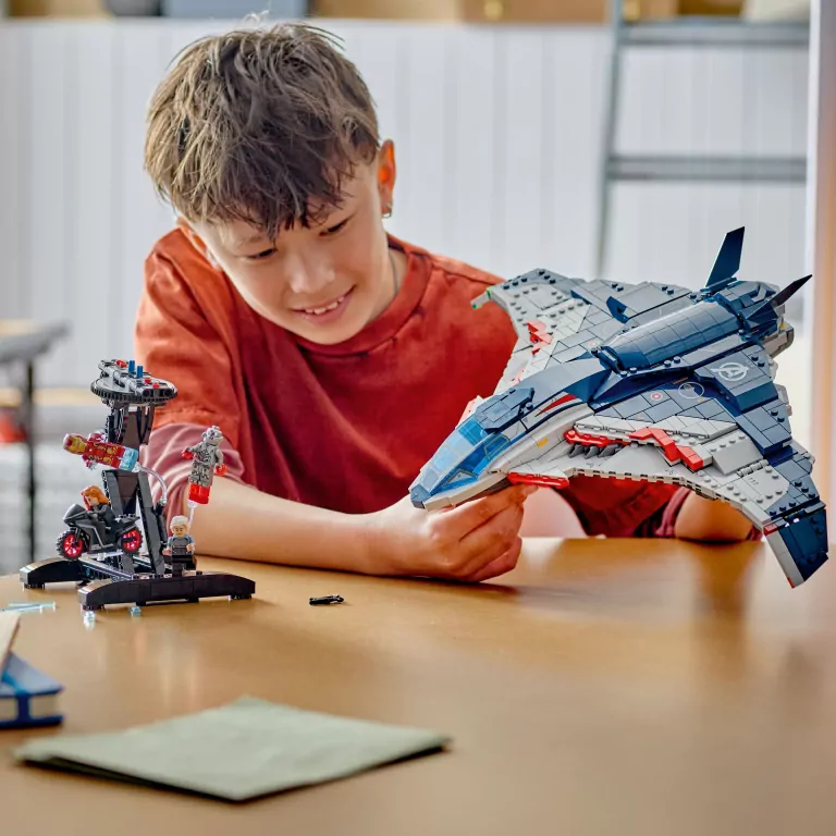 LEGO® Avengers: Czas Ultrona — Quinjet 76325 - tantis.pl