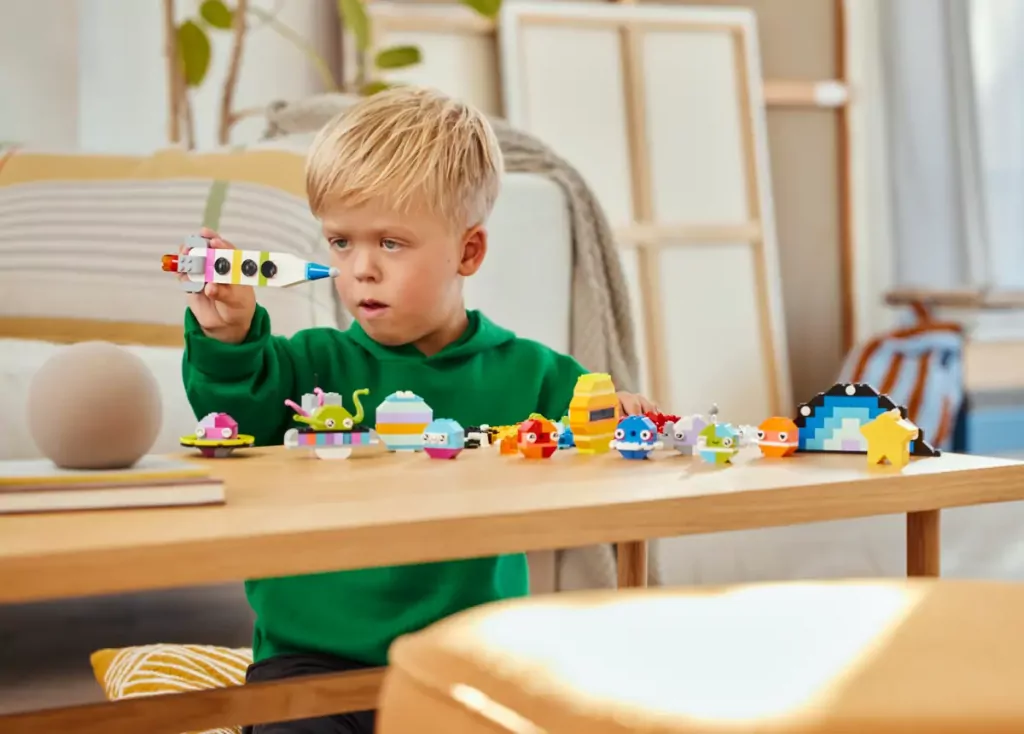 LEGO® Classic. Kreatywne planety 11037 - tantis.pl